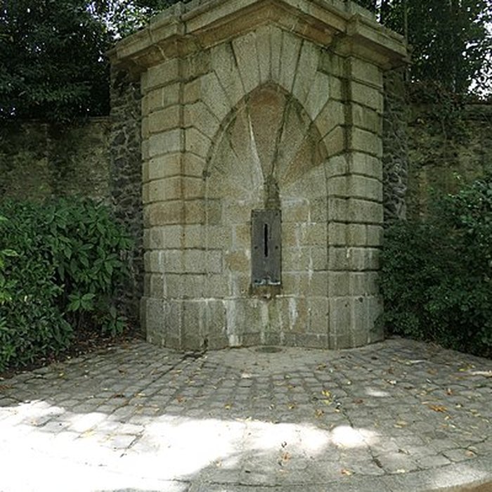 Photo de Fontaine des Trois Croix de Laval