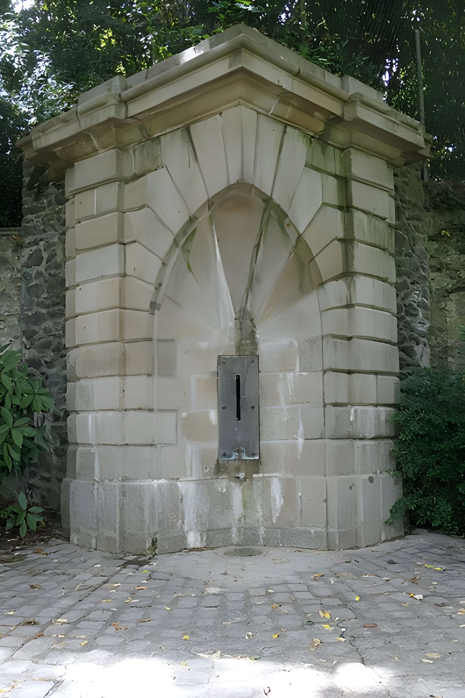 Fontaine des Trois Croix de Laval