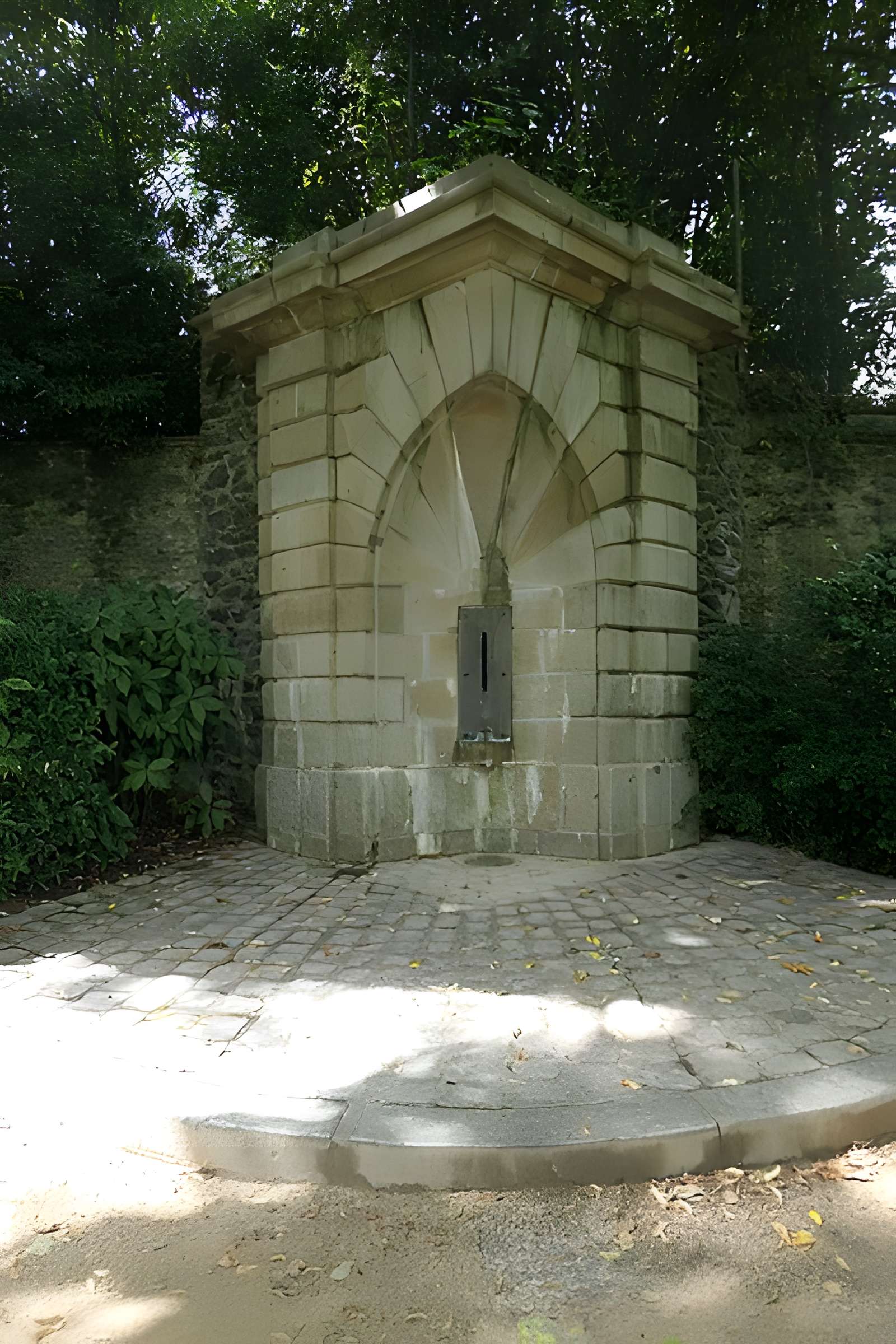 Fontaine des Trois Croix de Laval