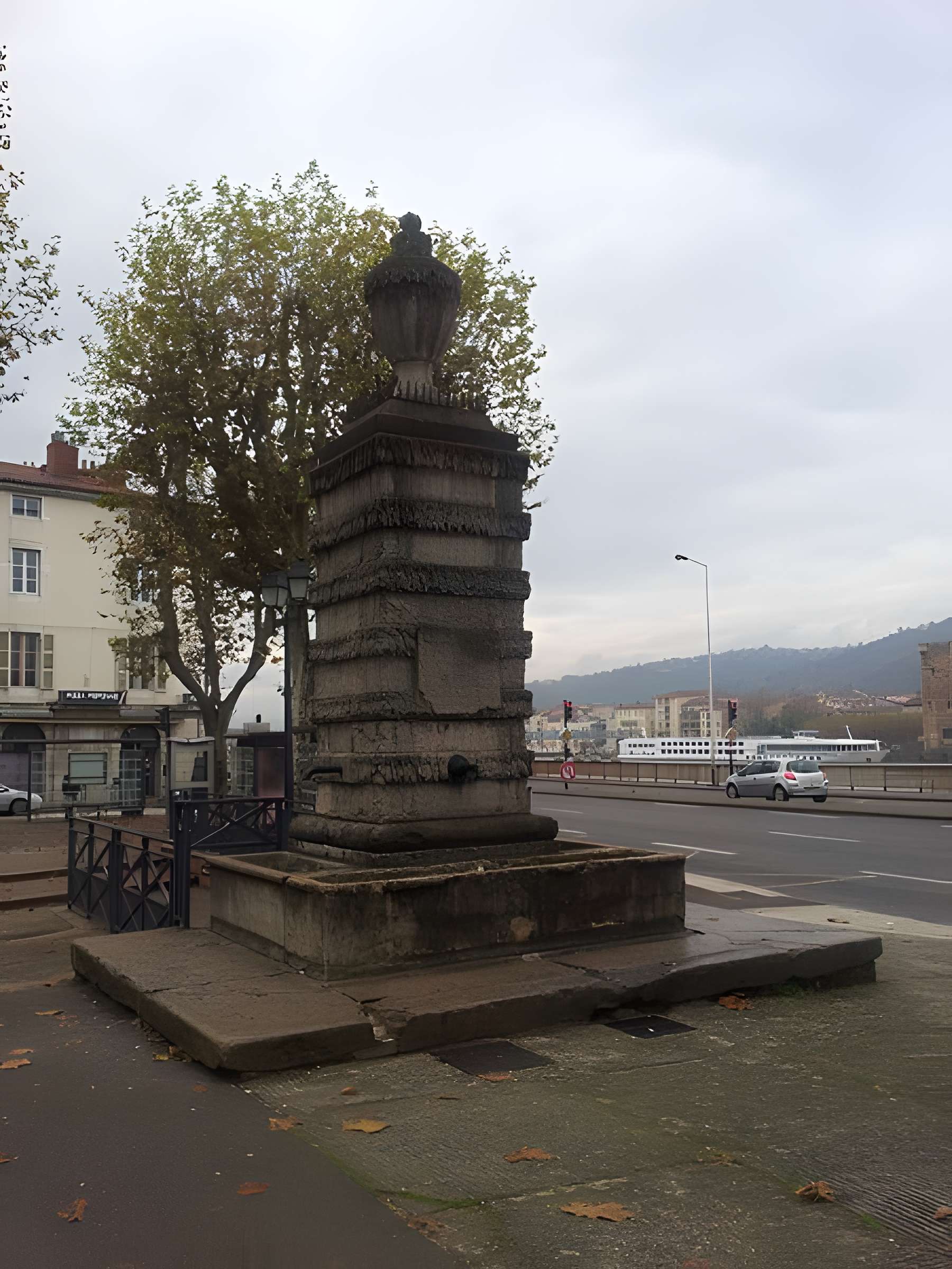 Fontaine du Jeu de Paume à Vienne 