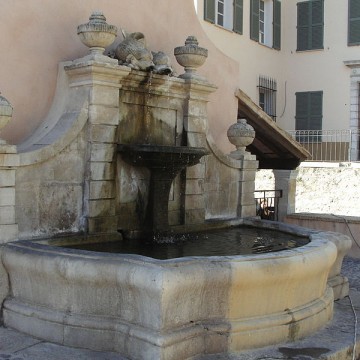 fontaine du lavoir de cotignac