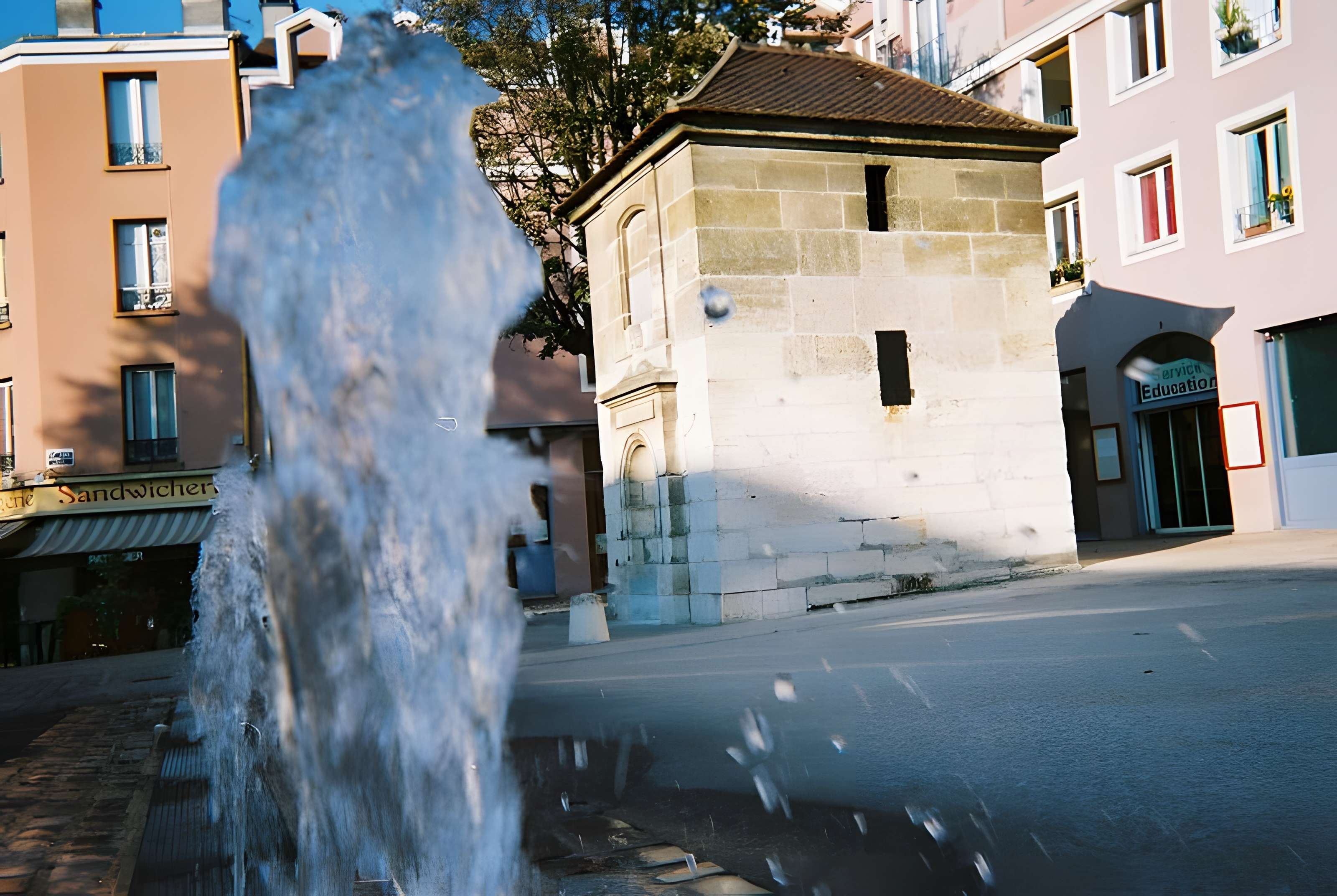 Eaux du Pré-Saint-Gervais : Fontaine du Pré-Saint-Gervais
