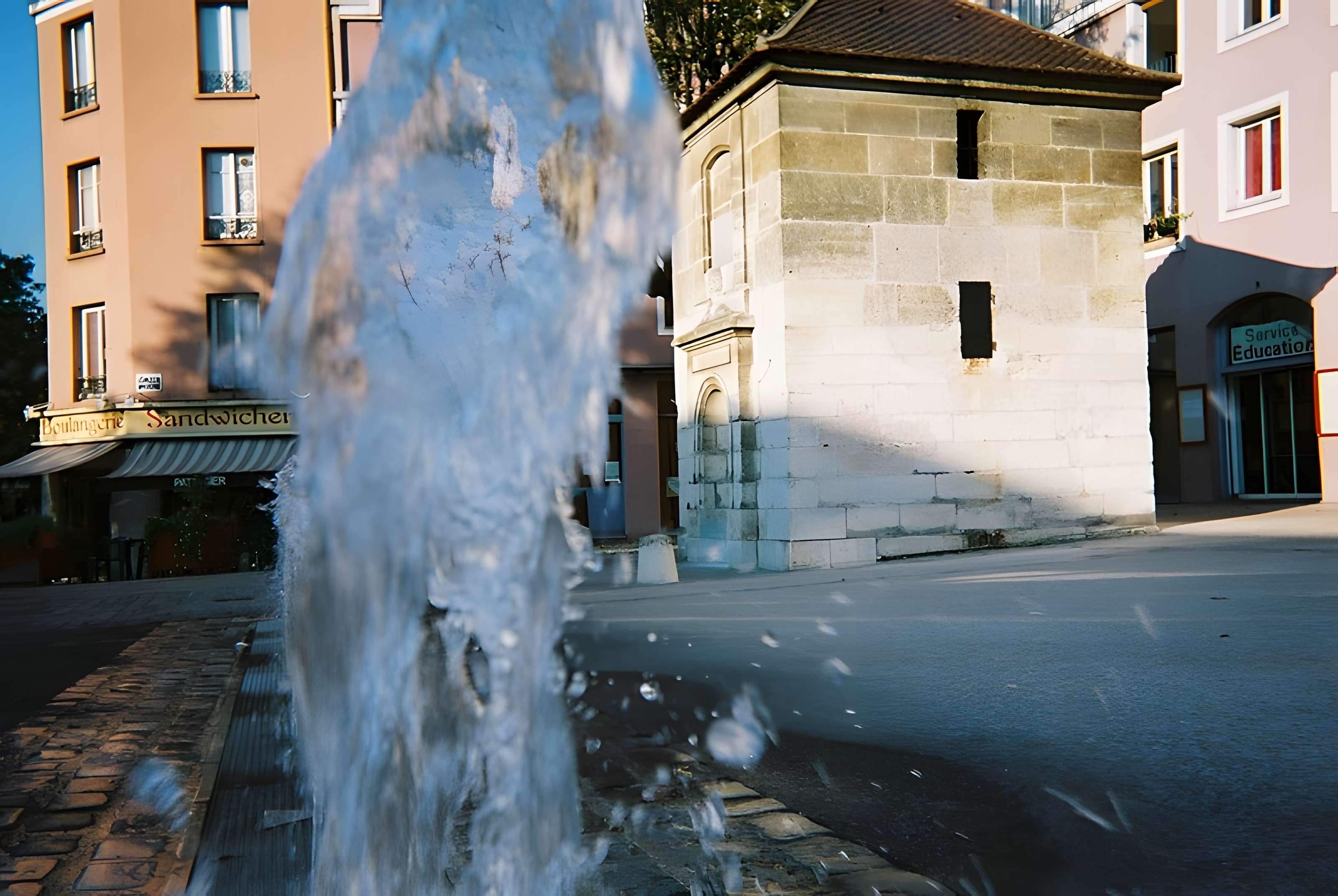 Eaux du Pré-Saint-Gervais : Fontaine du Pré-Saint-Gervais
