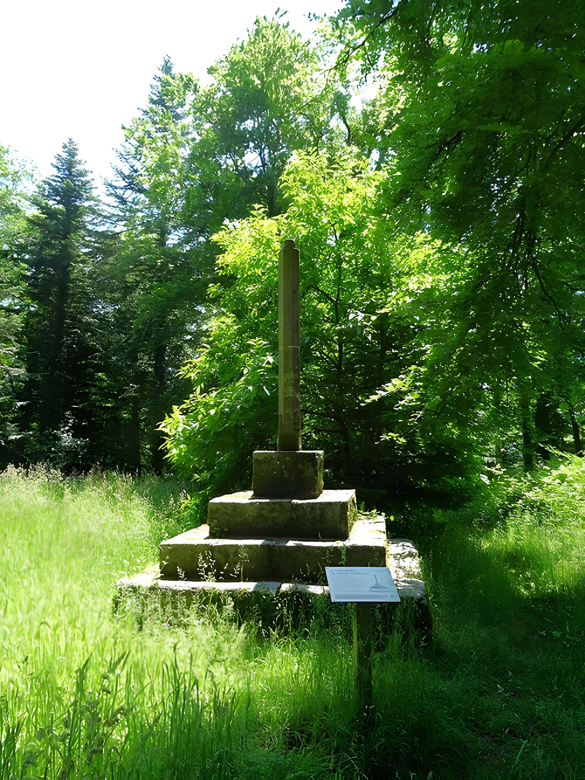 Fontaine et calvaire de Saint-Conval d'Hanvec