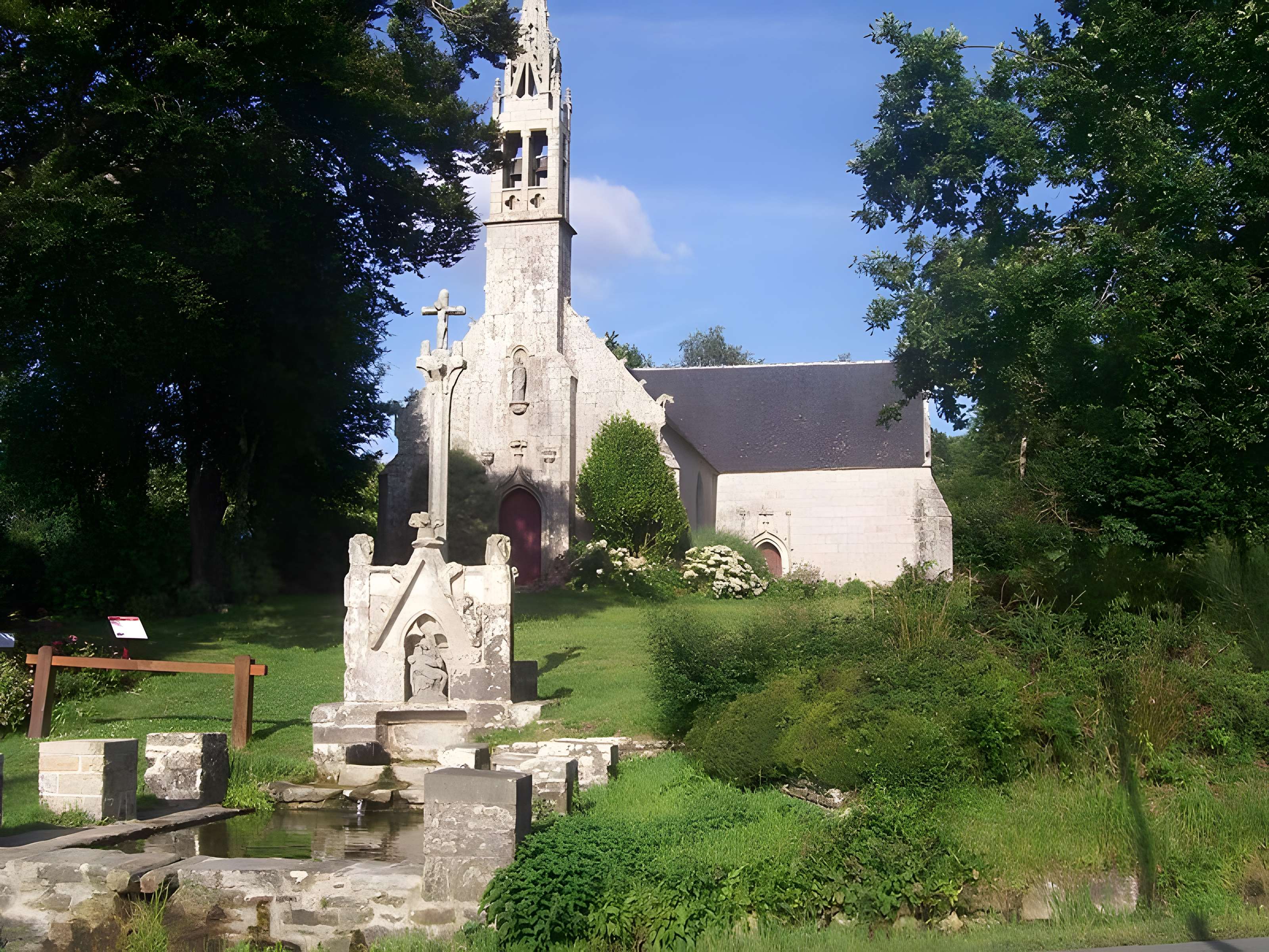 Fontaine et calvaire du Drennec de Clohars-Fouesnant 