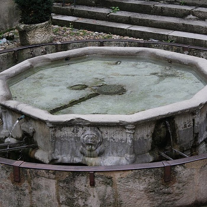 Photo de Fontaine monolithe de Villefranche-de-Rouergue