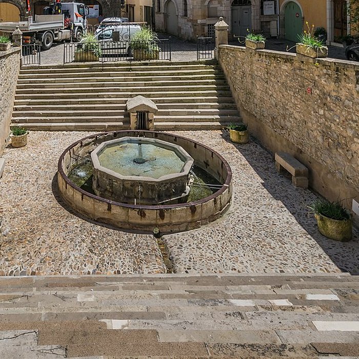 Photo de Fontaine monolithe de Villefranche-de-Rouergue