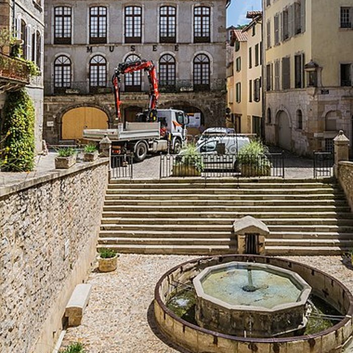 Photo de Fontaine monolithe de Villefranche-de-Rouergue