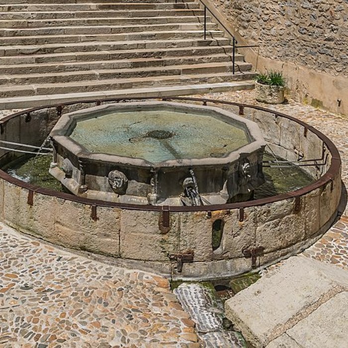 Photo de Fontaine monolithe de Villefranche-de-Rouergue