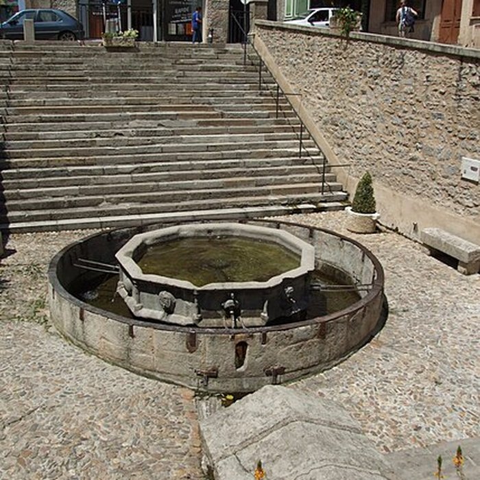 Photo de Fontaine monolithe de Villefranche-de-Rouergue