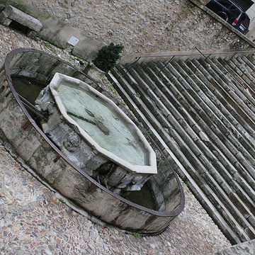 Fontaine monolithe de Villefranche-de-Rouergue