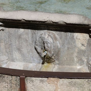 Fontaine monolithe de Villefranche-de-Rouergue