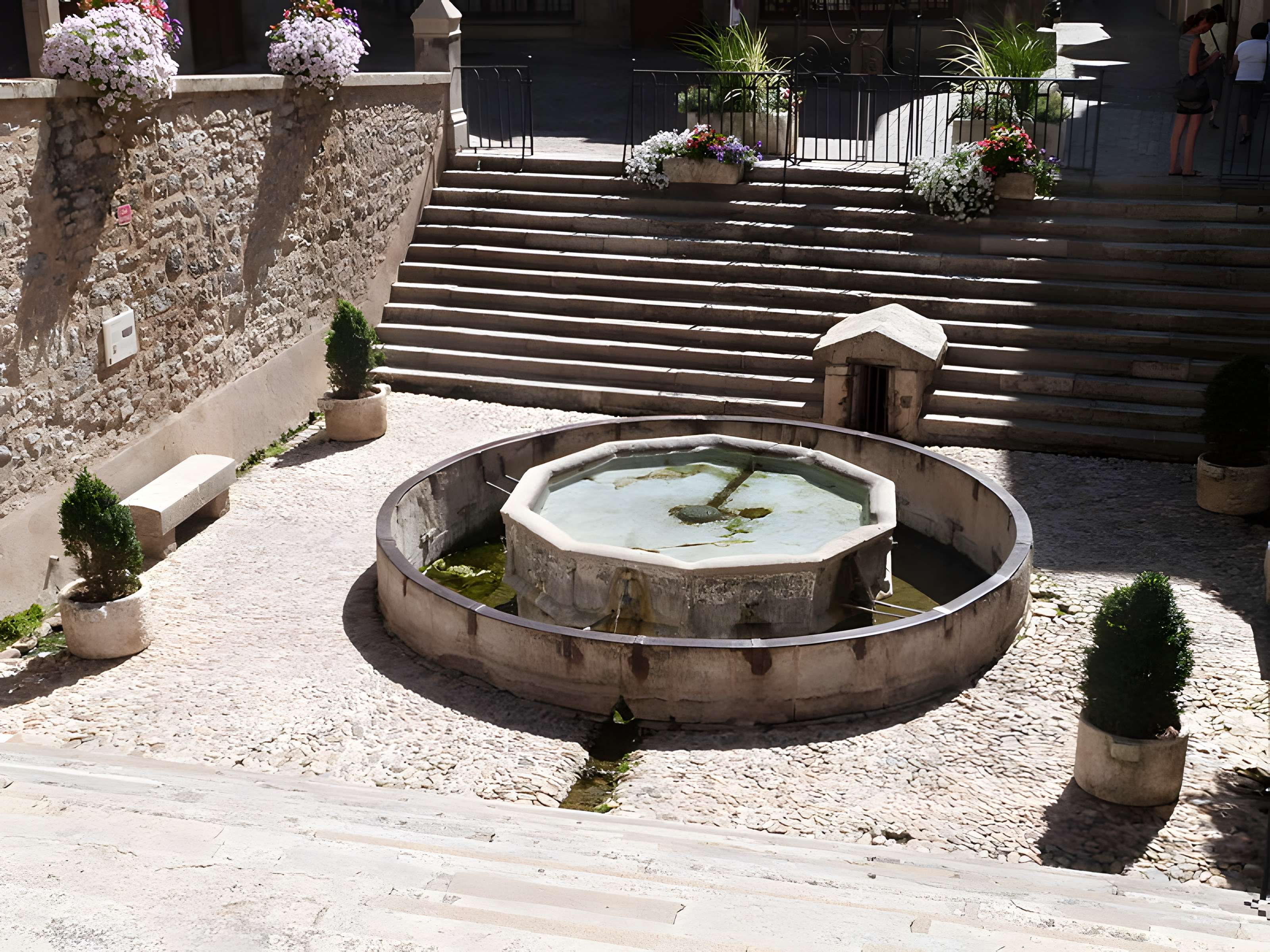 Fontaine monolithe de Villefranche-de-Rouergue