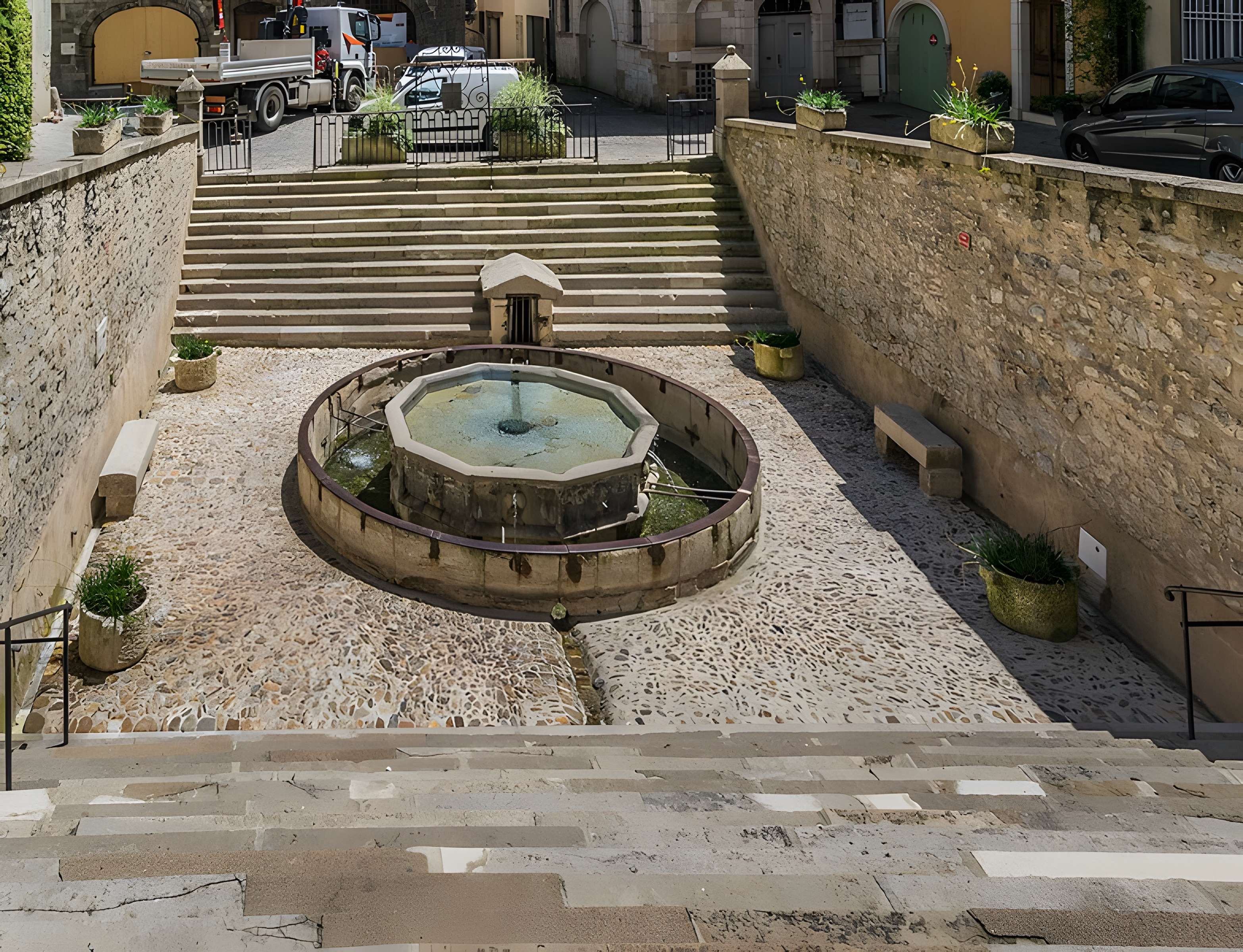 Fontaine monolithe de Villefranche-de-Rouergue
