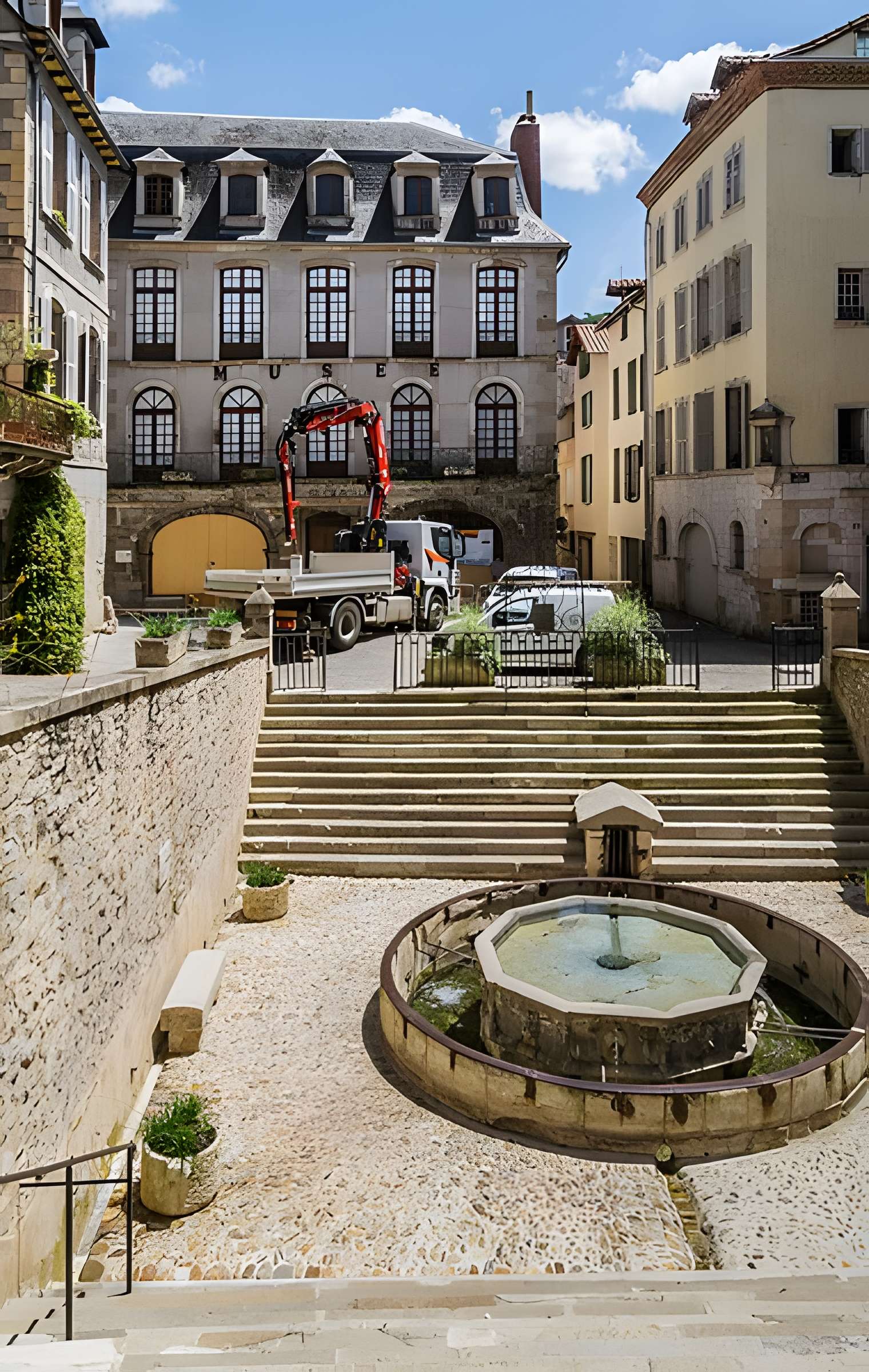 Fontaine monolithe de Villefranche-de-Rouergue
