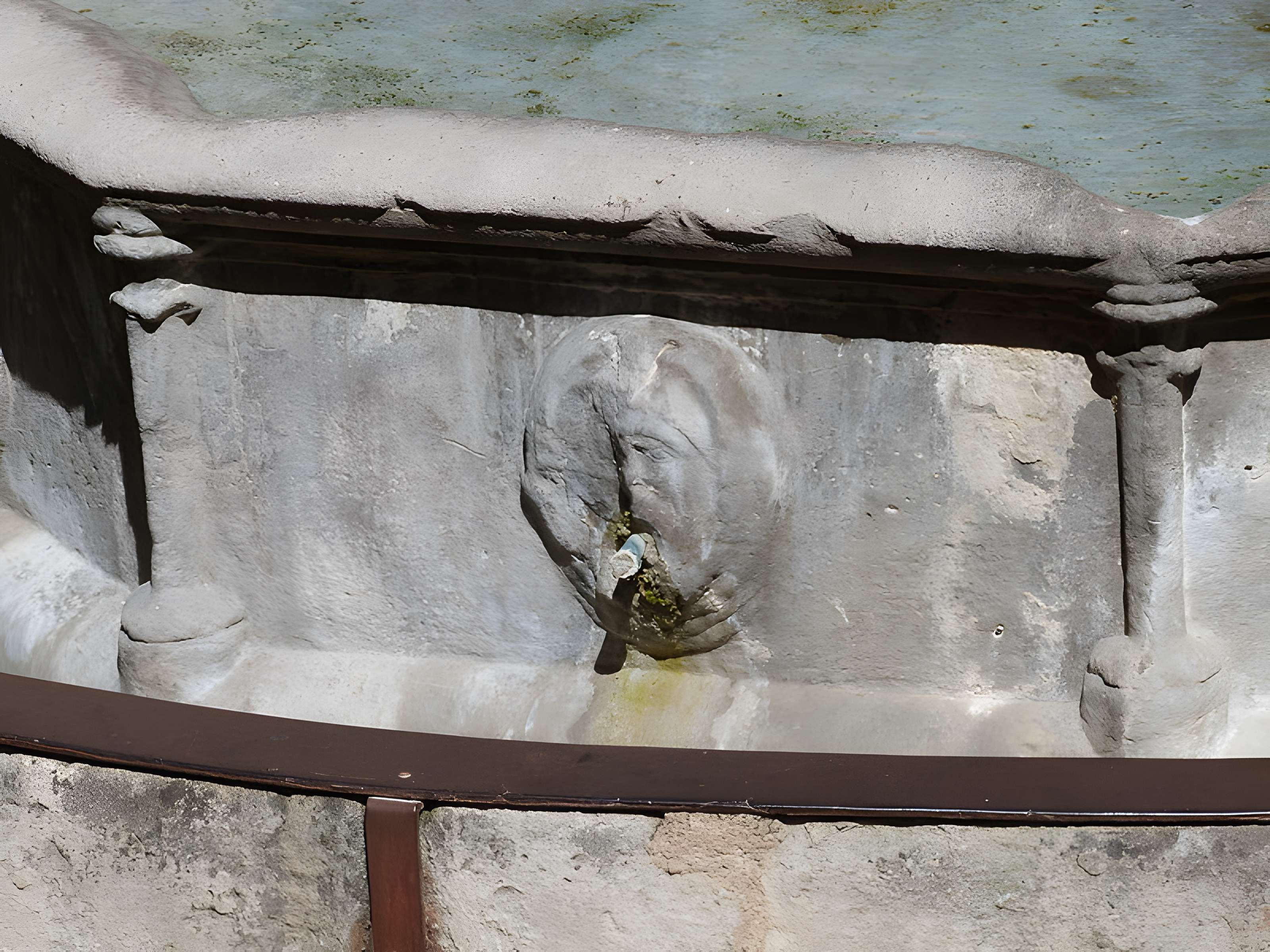 Fontaine monolithe de Villefranche-de-Rouergue