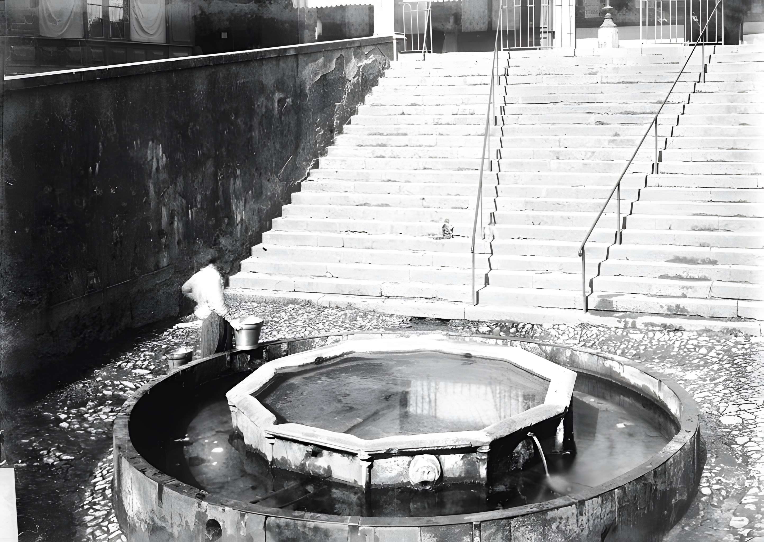 Fontaine monolithe de Villefranche-de-Rouergue