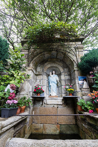 Fontaine Notre-Dame-du-Roncier de Josselin
