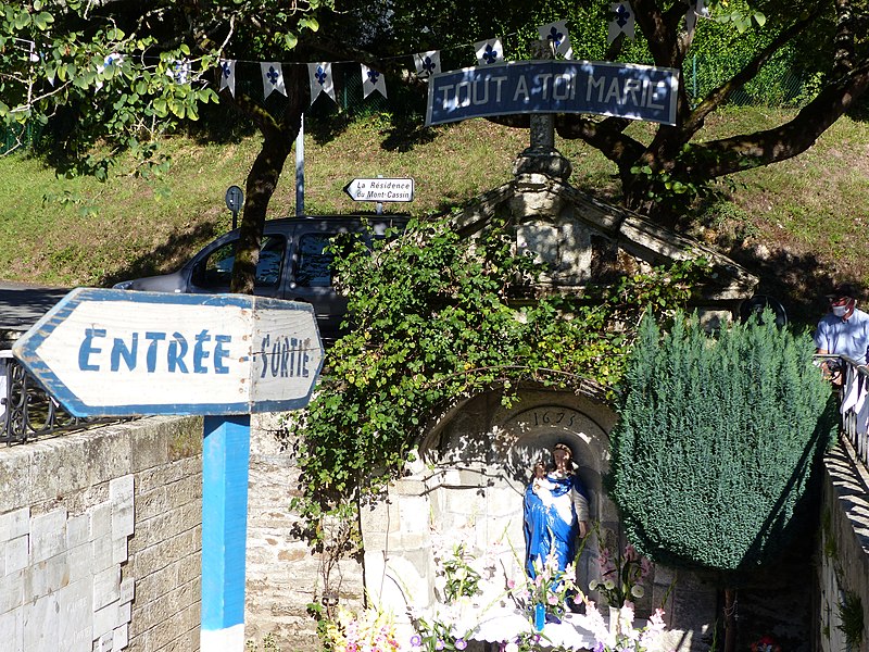 Fontaine Notre-Dame-du-Roncier de Josselin