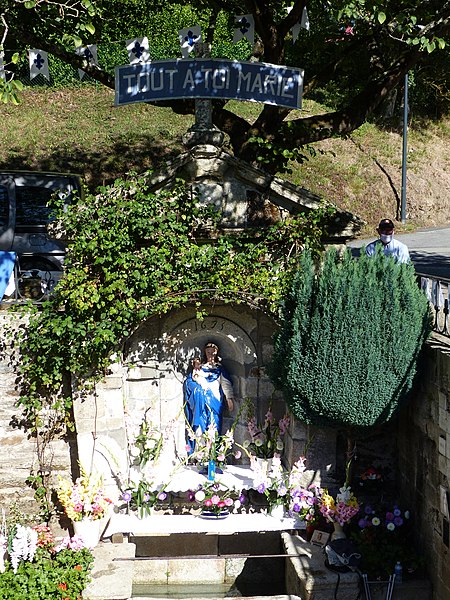 Fontaine Notre-Dame-du-Roncier de Josselin