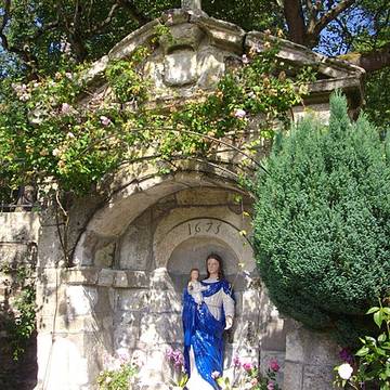 Fontaine Notre-Dame-du-Roncier de Josselin