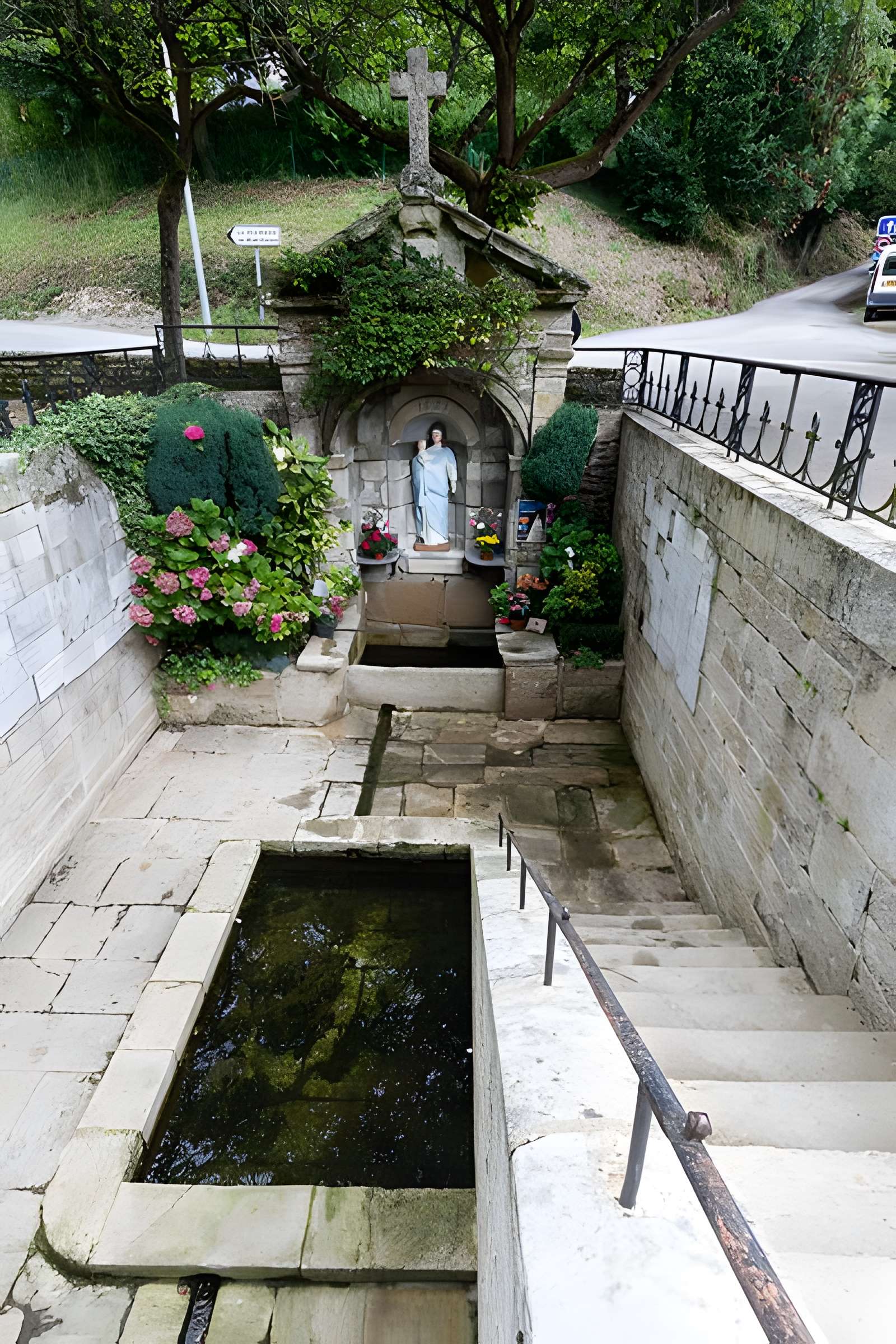 Fontaine Notre-Dame-du-Roncier de Josselin 