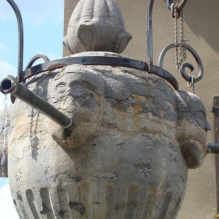 Photo de Fontaine Place de la Halle à Mens