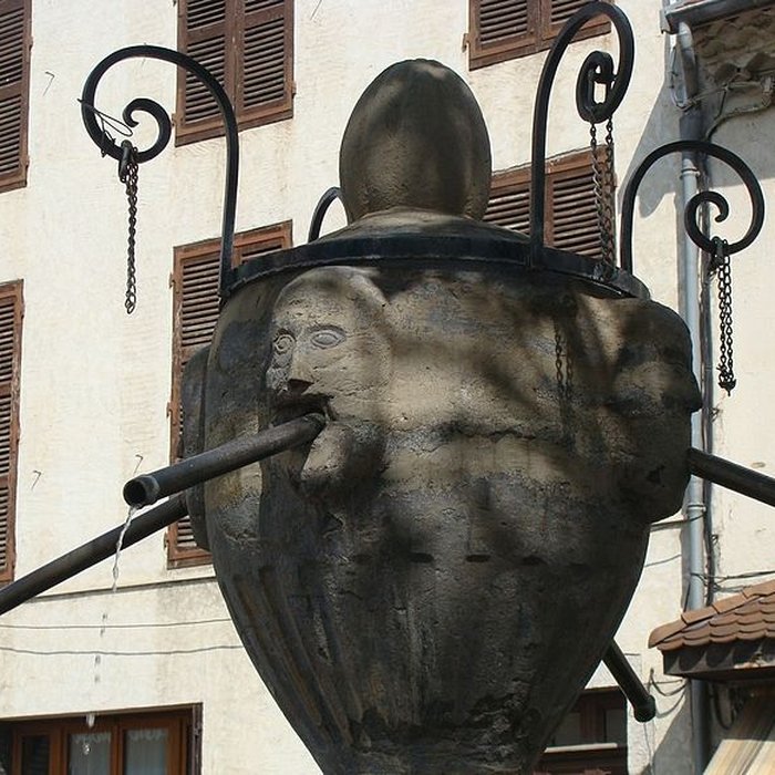 Photo de Fontaine Place de la Halle à Mens