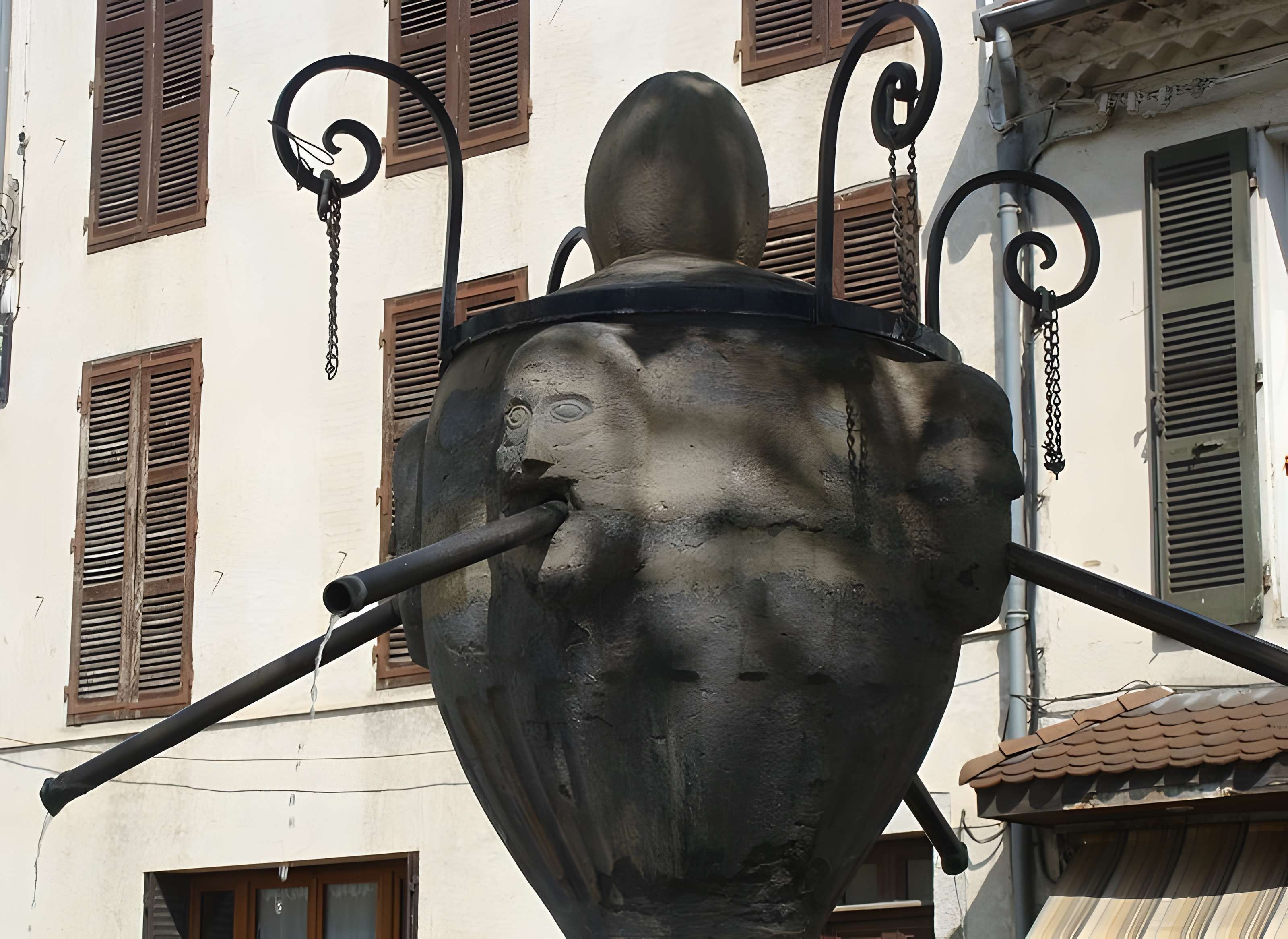 Fontaine Place de la Halle à Mens