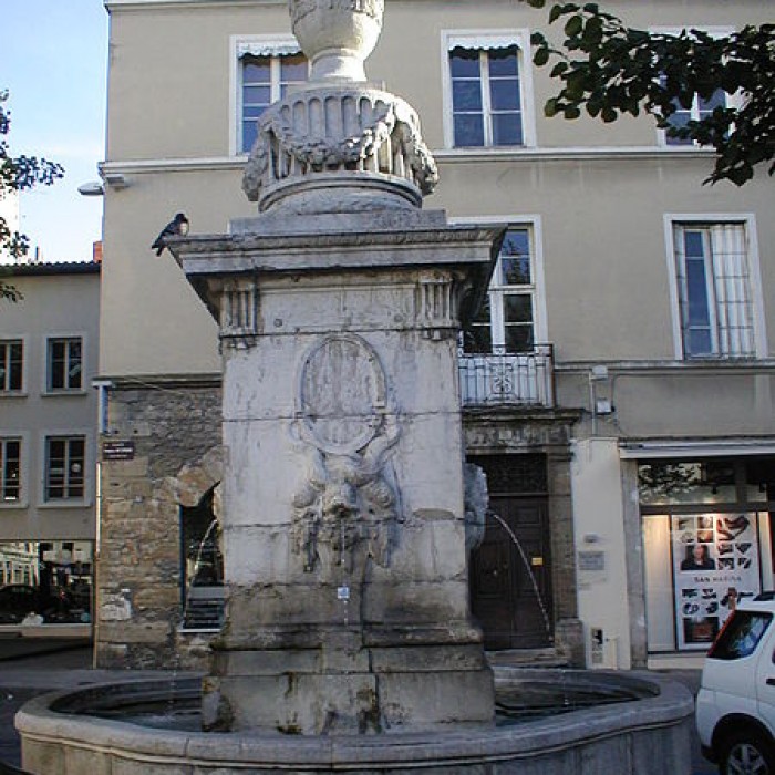 Photo de Fontaine Place de lHôtel-de-Ville de Vienne