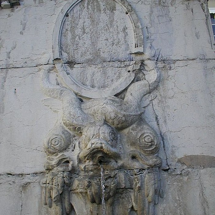 Photo de Fontaine Place de lHôtel-de-Ville de Vienne