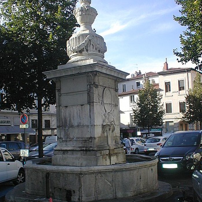 Photo de Fontaine Place de lHôtel-de-Ville de Vienne
