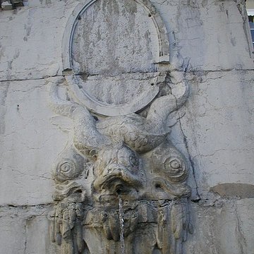 Fontaine Place de lHôtel-de-Ville de Vienne