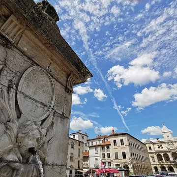 Fontaine Place de lHôtel-de-Ville de Vienne