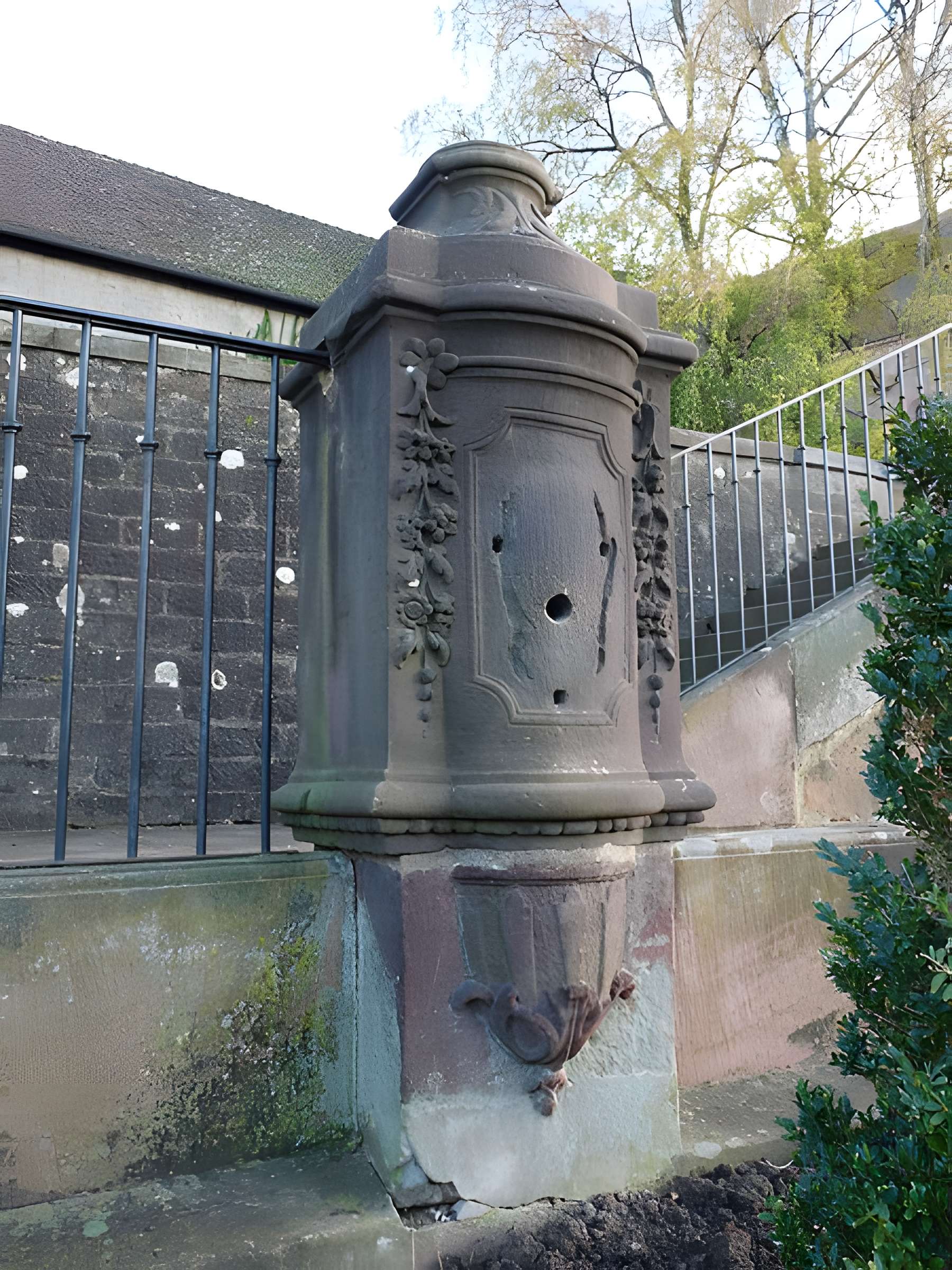 Fontaine Place du Chapitre de Saint-Dié-des-Vosges 