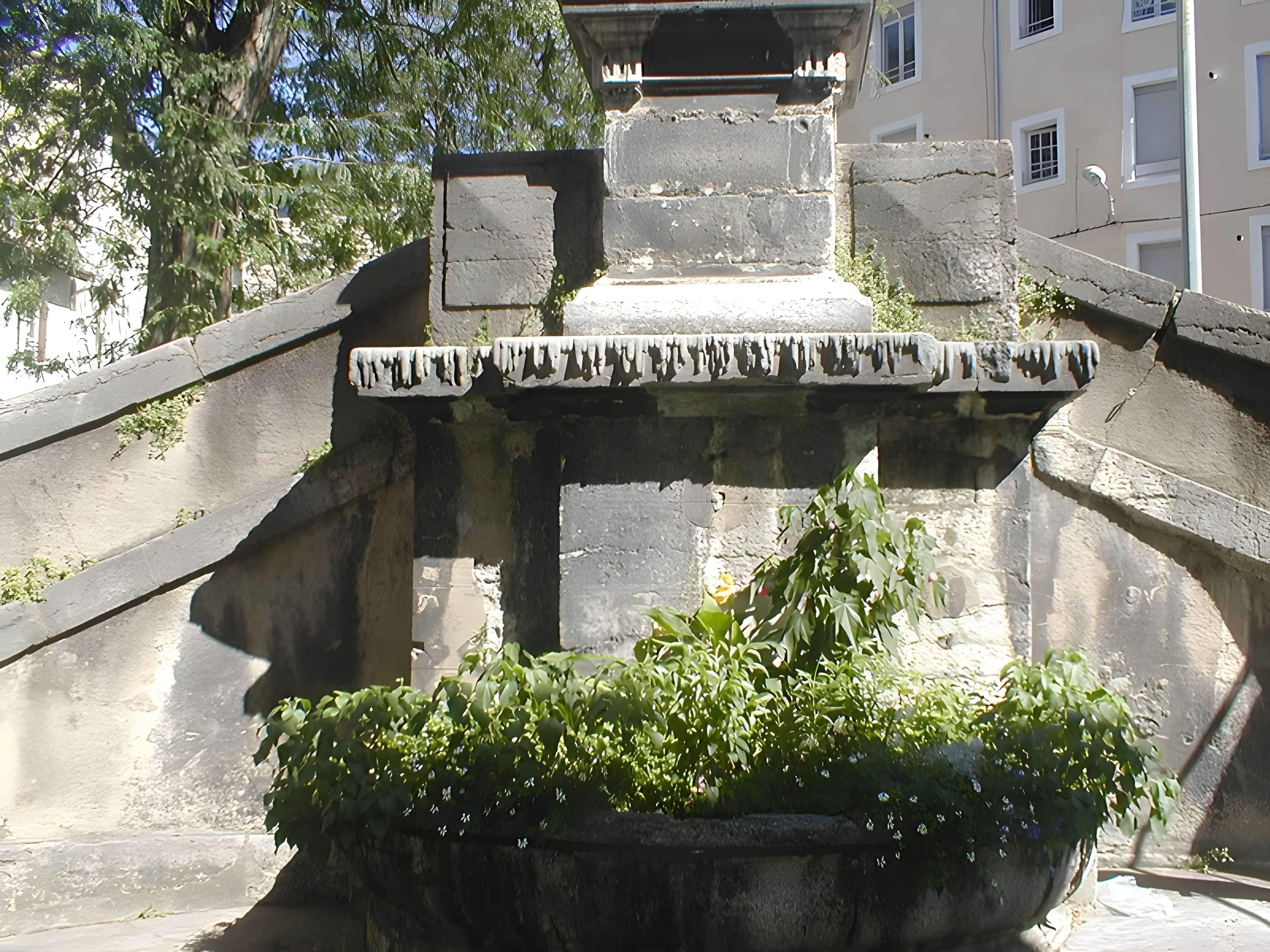 Fontaine Place Jouvenet de Vienne