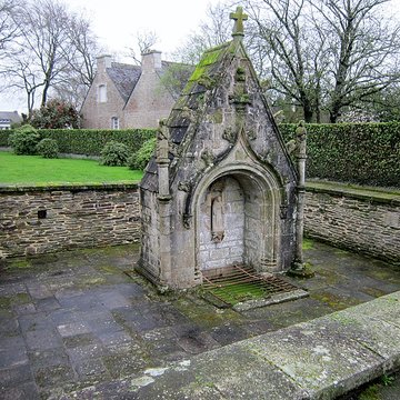 Fontaine Sainte-Julitte et son enceinte