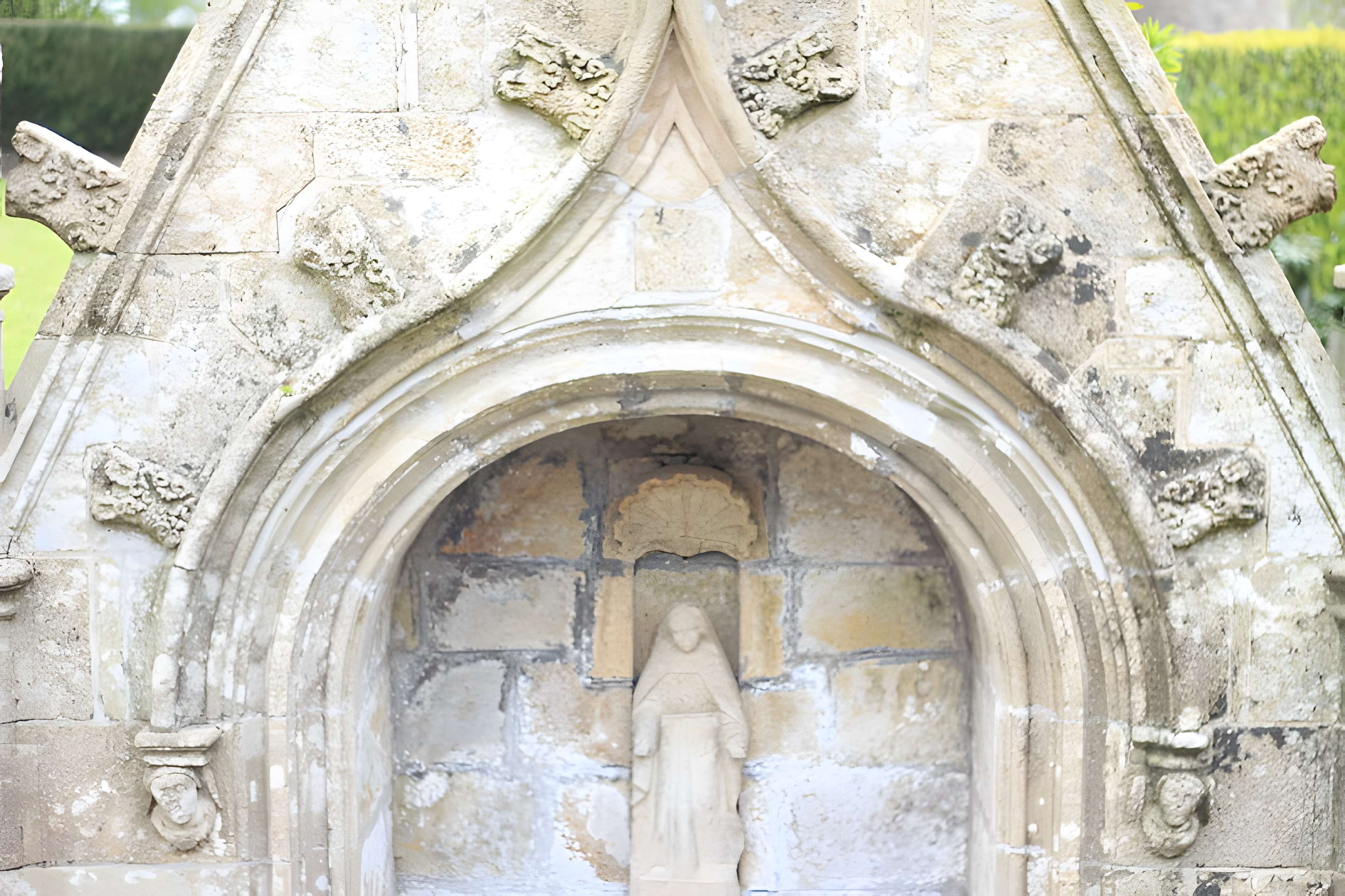Fontaine Sainte-Julitte et son enceinte