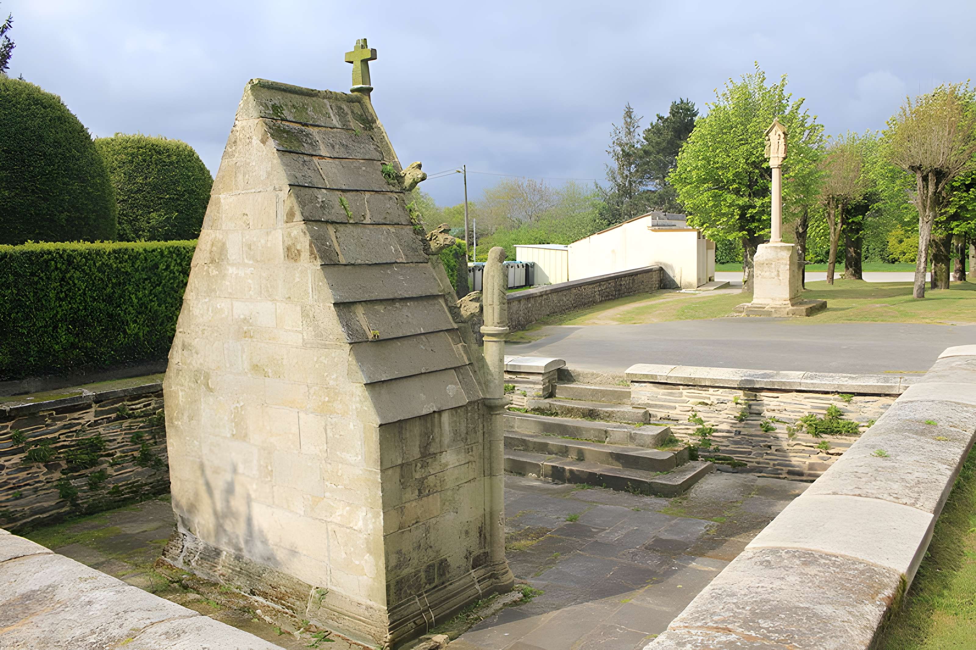 Fontaine Sainte-Julitte et son enceinte