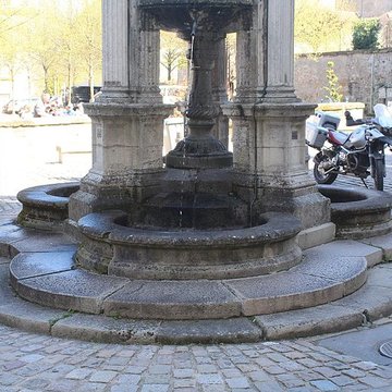 Fontaine Saint-Lazare dAutun