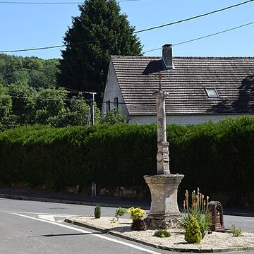fontaine calvaire de berneuil sur aisne