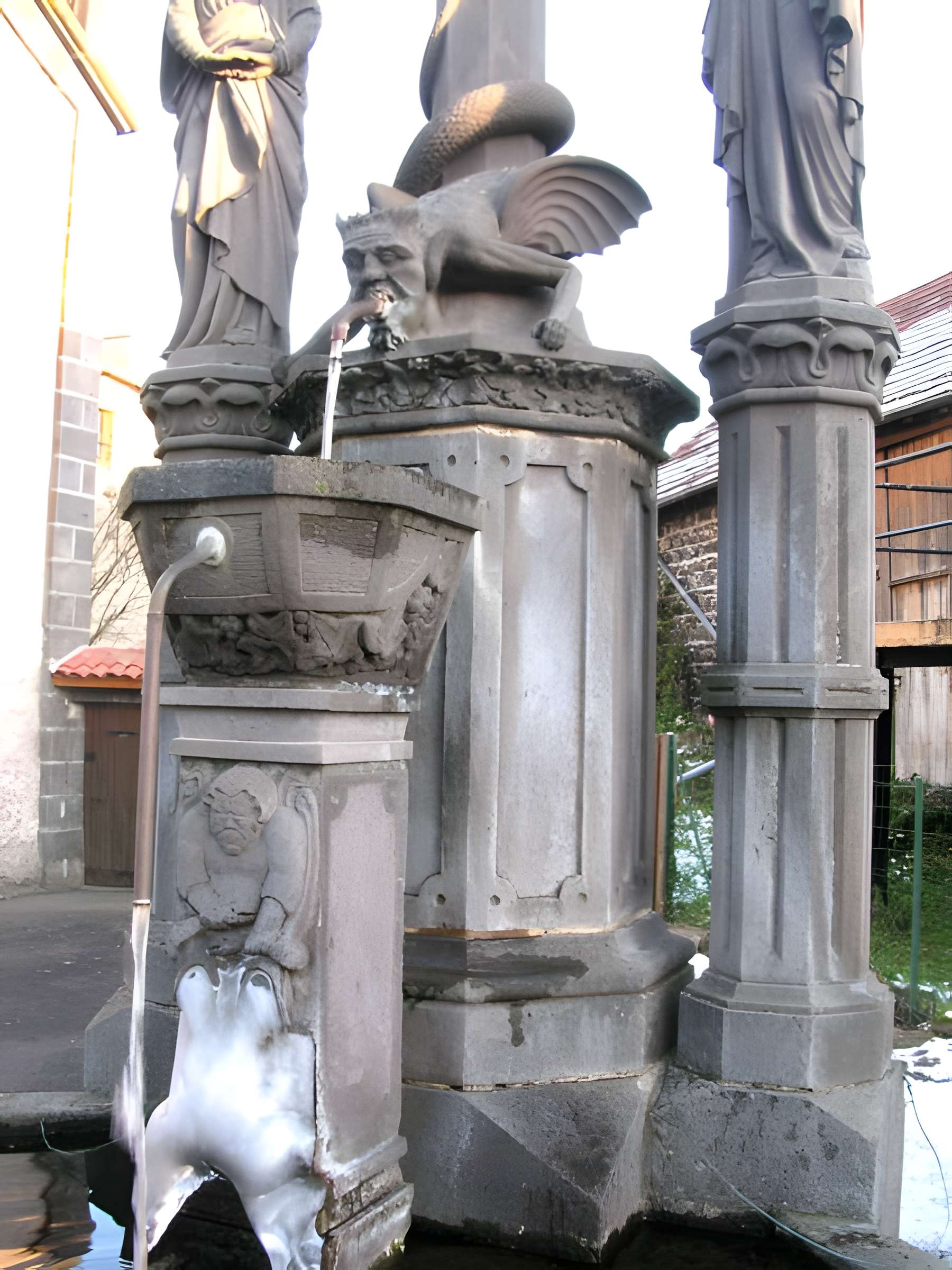 Fontaine-calvaire de Ponteix 