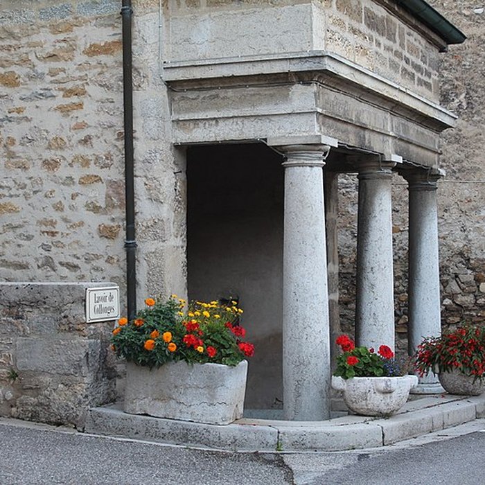 Photo de Fontaine-lavoir de Collonges à Saint-Sorlin-en-Bugey