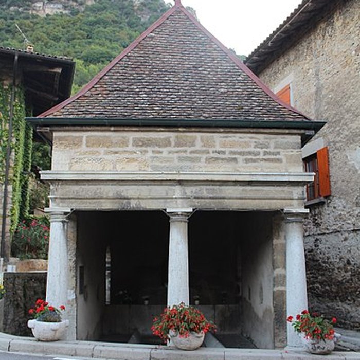Photo de Fontaine-lavoir de Collonges à Saint-Sorlin-en-Bugey