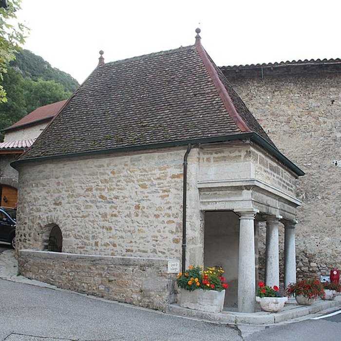 Photo de Fontaine-lavoir de Collonges à Saint-Sorlin-en-Bugey
