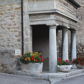Fontaine-lavoir de Collonges à Saint-Sorlin-en-Bugey