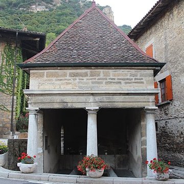 Fontaine-lavoir de Collonges à Saint-Sorlin-en-Bugey