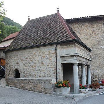 Fontaine-lavoir de Collonges à Saint-Sorlin-en-Bugey
