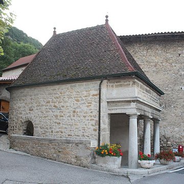 Fontaine-lavoir de Collonges à Saint-Sorlin-en-Bugey