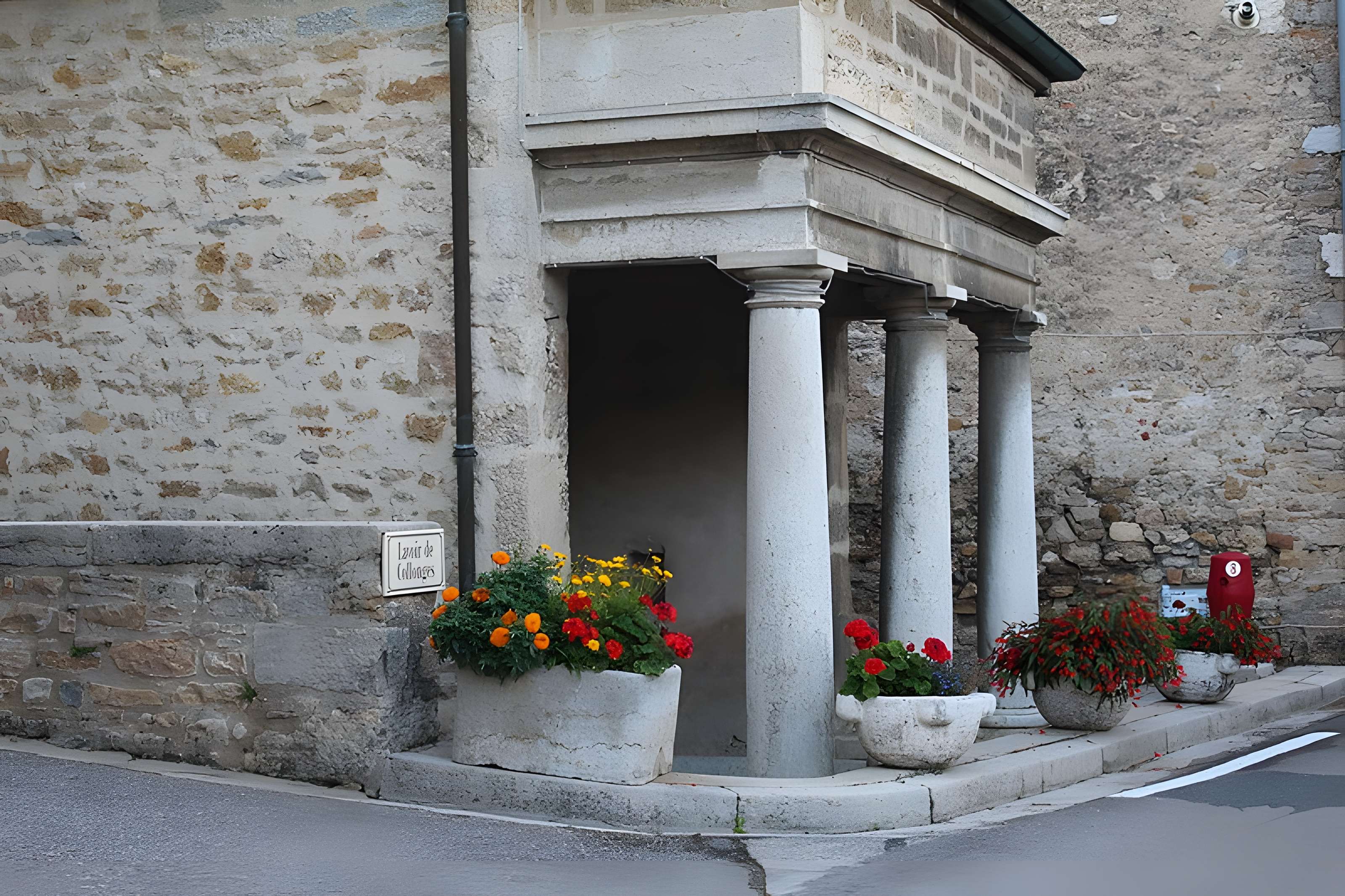 Fontaine-lavoir de Collonges à Saint-Sorlin-en-Bugey